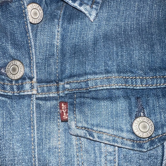 Womens Levi’s Jean Jacket !!! - Picture 3 of 4